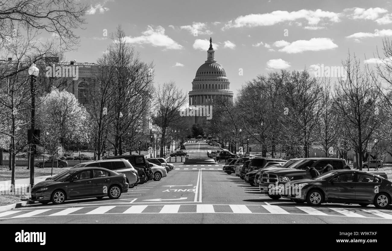 Une photo en noir et blanc de Delaware Ave, à l'United States Capitol à la distance. Banque D'Images