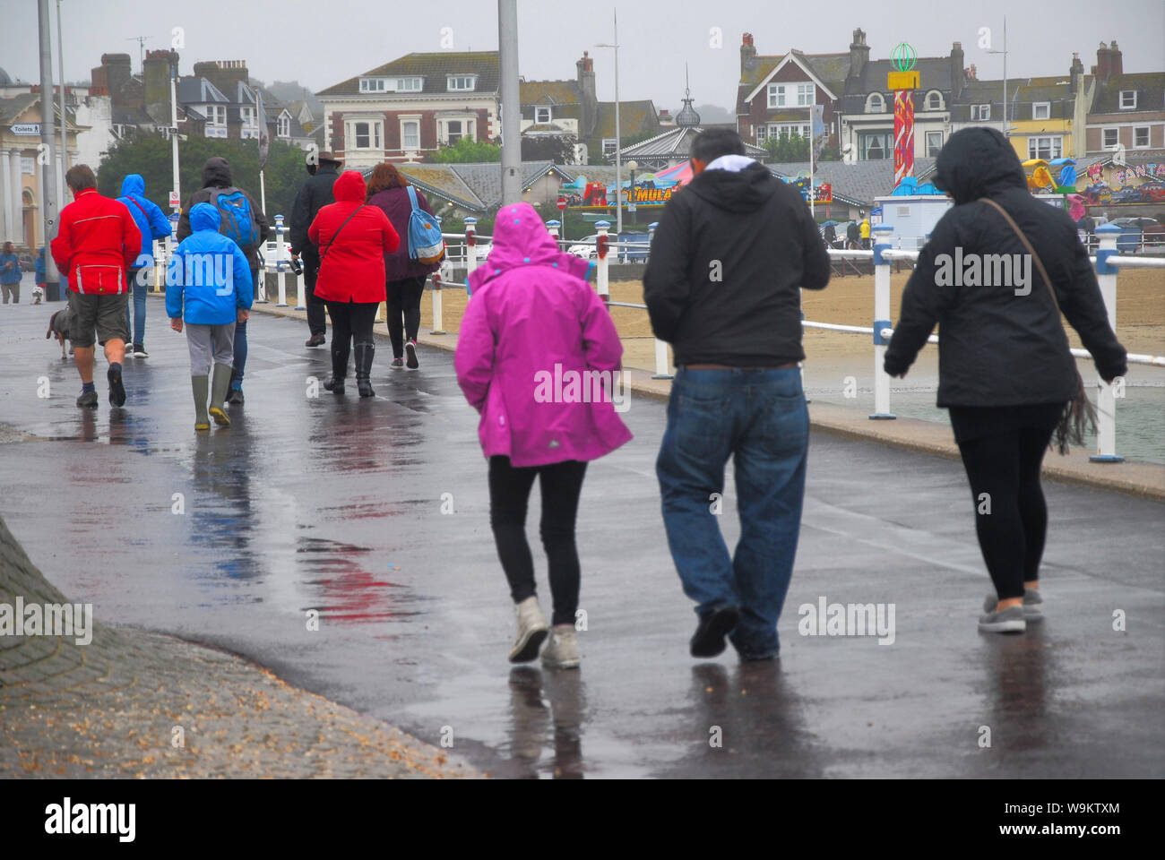 Weymouth, Dorset. 14 août 2019. Météo britannique. C'est même mouillé à Weymouth, une ville qui marque le plus grand ensoleillement annuel au Royaume-Uni Crédit : Stuart fretwell/Alamy Live News Banque D'Images