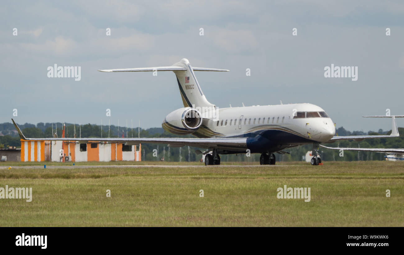 Glasgow, Royaume-Uni. 22 juin 2019. Le jet privé de la pop star, Rose, qui est aujourd'hui à Glasgow pour effectuer à son concert plus tard ce soir, au stade de Hampden dans Glasgow. Son jet privé transport aérien est vue sans rouler sur la piste à l'Aéroport International de Glasgow. Le jet qui est un Bombardier Global Express (reg N908CC) est l'un des plus grands corps étroit de luxe privé jets privés autour de l'établissement des coûts de l'ordre de US$70M. Crédit : Colin Fisher/CDFIMAGES.COM Banque D'Images