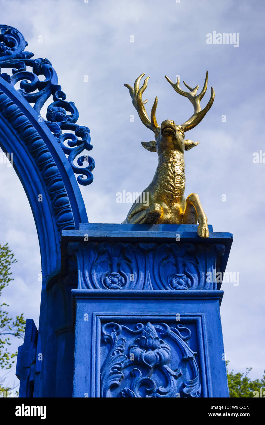 Bla Porten (suédois pour) Blue Gate.Entrée avec éléments de sculpture décoratifs menant au parc Lushusporten.Île de Djurgarden, Skansen, Suède Banque D'Images
