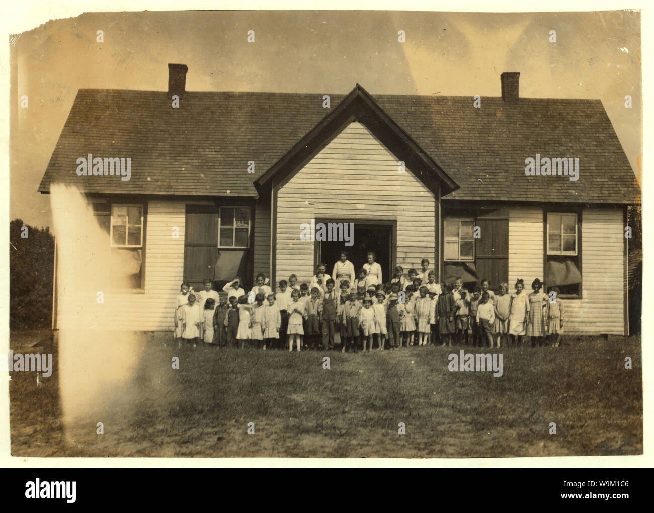 L'École Anthoston qui a ouvert ses portes le 5 septembre. 54 présents sur un effectif de 62 recensement ; 84. Le travail est l'interférence. Voir la photo de l'école 2 semaines avant son ouverture. Résumé : des photographies sur les dossiers de la Commission nationale sur le travail des enfants (États-Unis) Banque D'Images