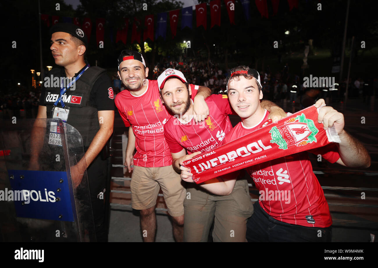 Des fans de Liverpool au cours de la Super Coupe de l'UEFA Finale à Besiktas, Istanbul Park. Banque D'Images