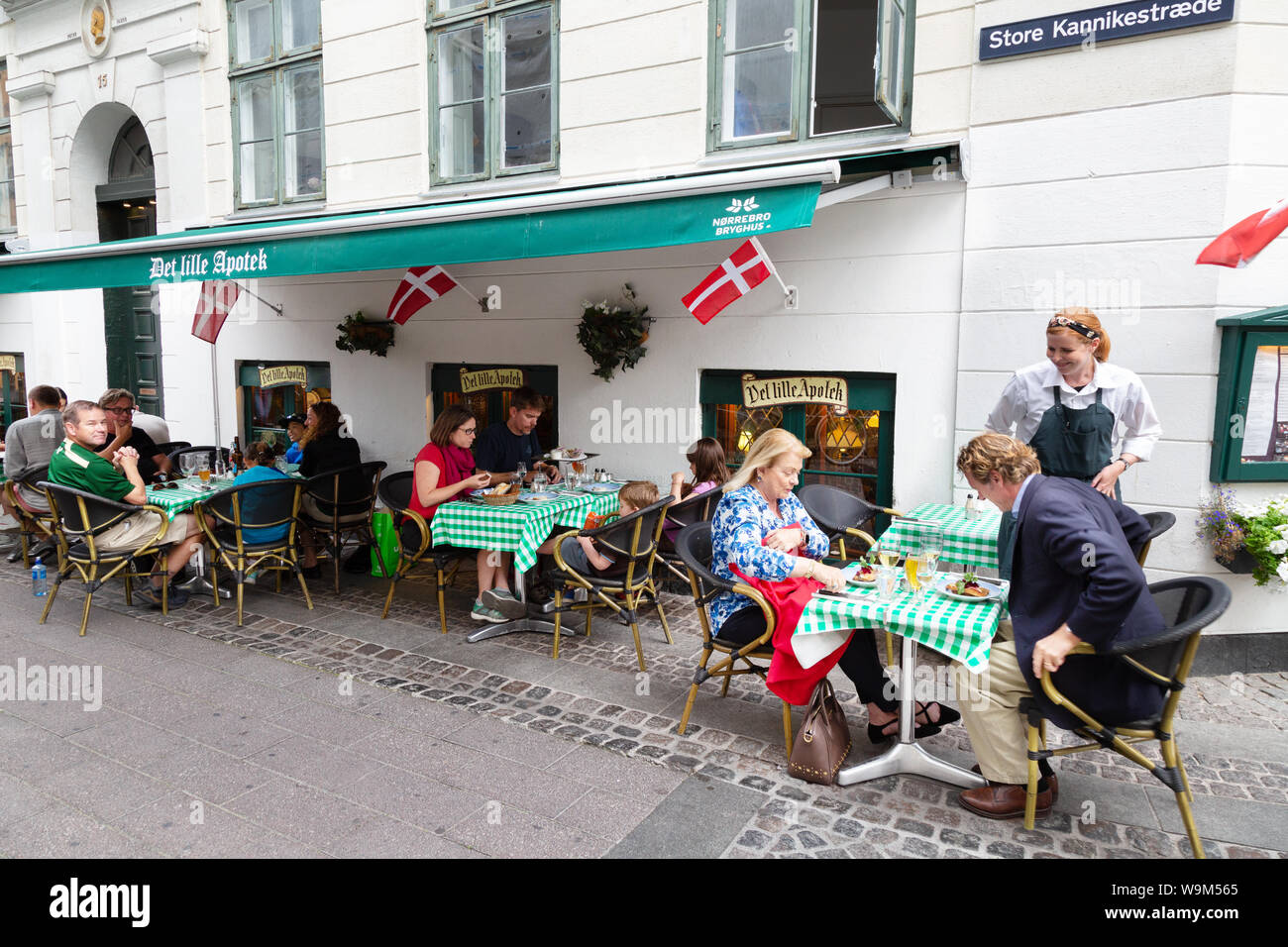 Danemark - le Restaurant Det lille Apotek ou 'la petite pharmacie' ; le plus vieux restaurant de Copenhague, Danemark, Scandinavie Banque D'Images