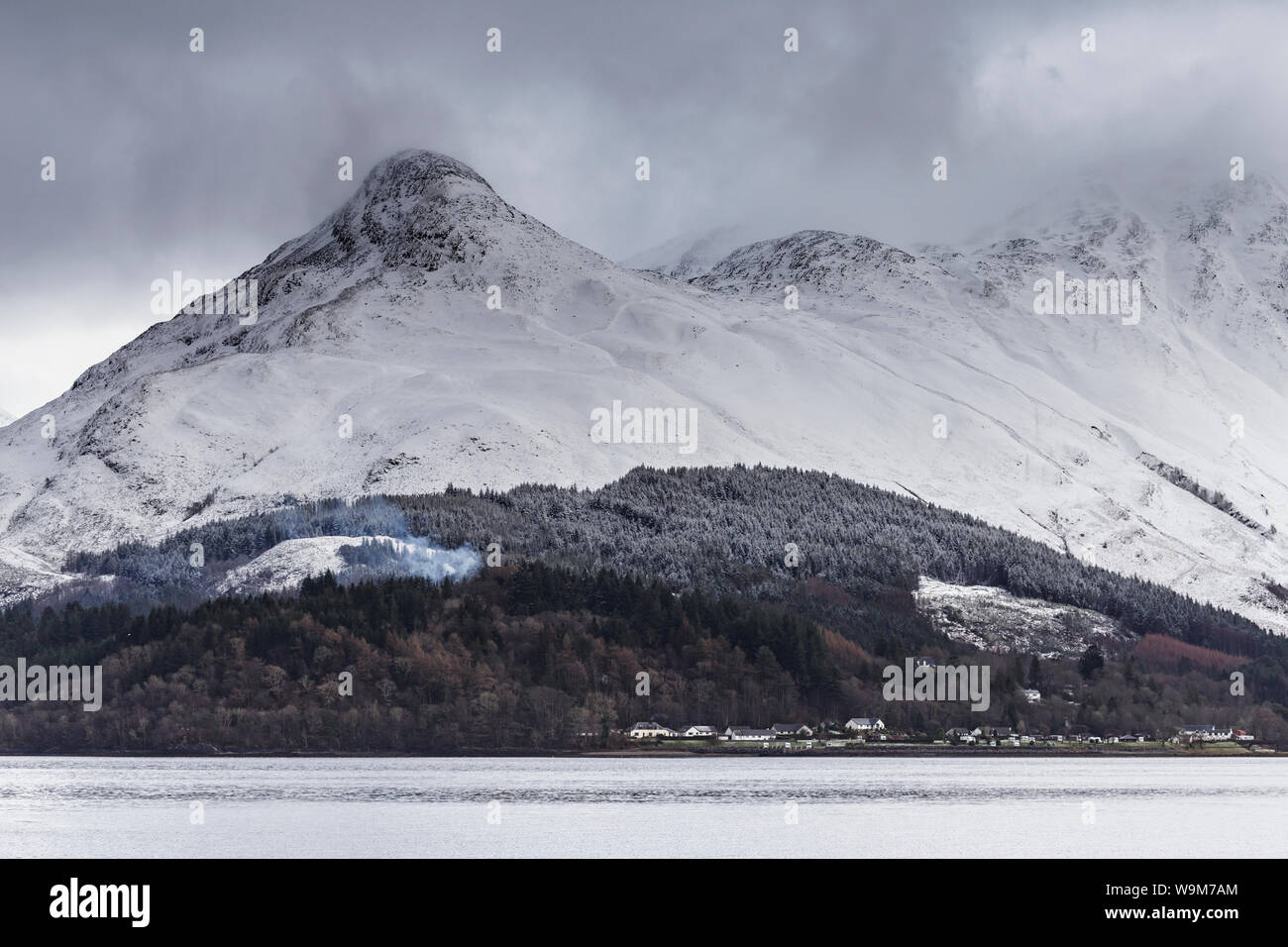 Le pap of Glencoe couvert de fortes chutes de neige, les Highlands écossais, au Royaume-Uni. Banque D'Images