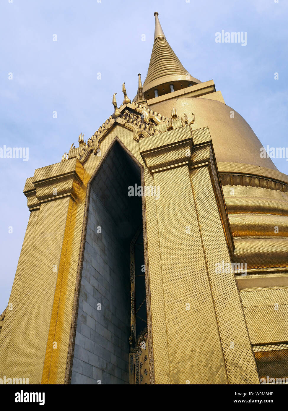 Phra Sri Rattana Chedi, Wat Phra Kaew, Bangkok, Krung Thep, Thailande, Asie Banque D'Images