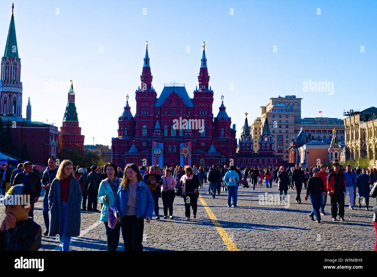 Les visiteurs à la place Rouge, Moscou, Russie Banque D'Images