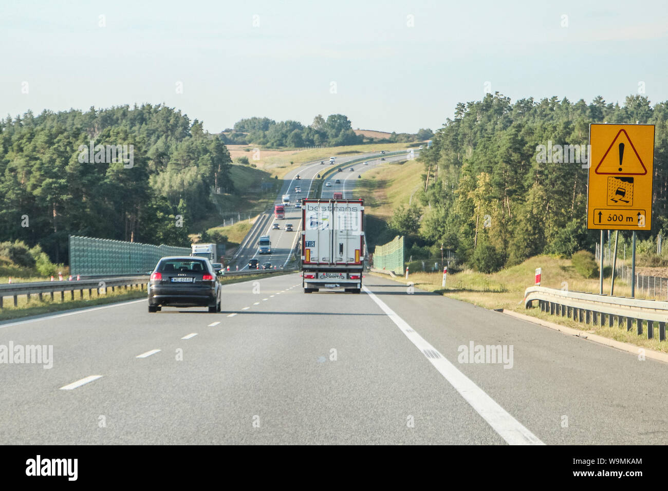 Rusocin, Pologne. Août 13th, 2019 A1 autoroute AmberOne est vu. AmberGO pleinement lancé par la compagnie de transport de Gdansk (GTC) à la fin du mois de juillet 2019 est un système de paiement automatique basé sur le système de reconnaissance automatique des plaques d', nécessitant l'installation d'une application mobile et la connexion de la carte de paiement. Le système a été mis en œuvre par l'Arcus Infrastructure Partners. © Vadim Pacajev / Alamy Live News Banque D'Images