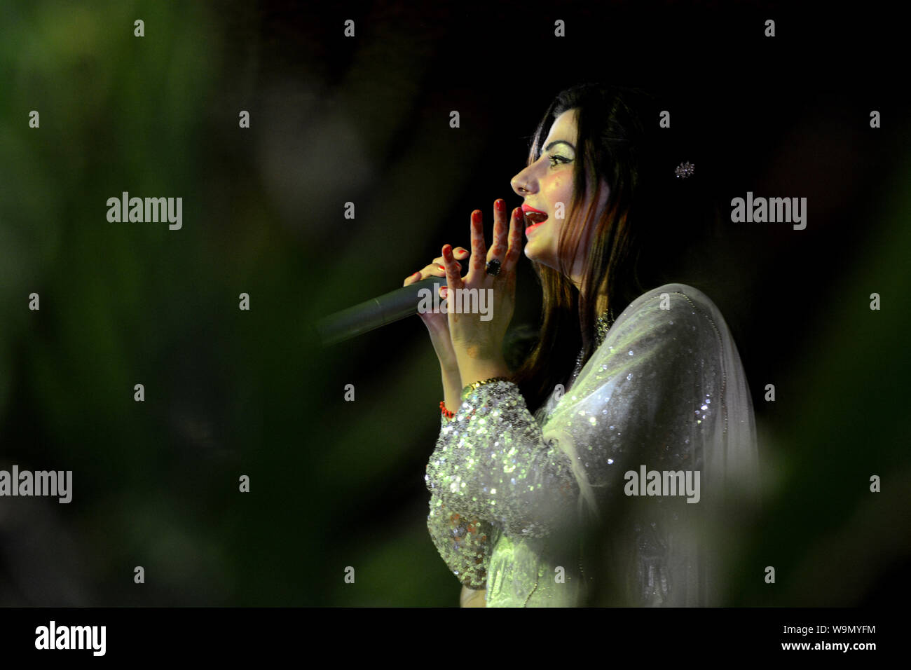 QUETTA, PAKISTAN, août 14-2019 : célèbre chanteuse pashtoun Sameena Naz performing chanson pendant encore de cas concernant la célébration du Pakistan Independenc Banque D'Images