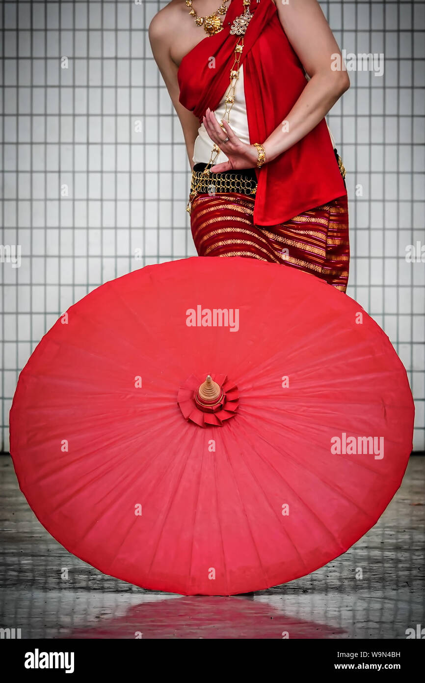 Un danseur traditionnel de Thialand effectue lors d'un festival à Tokyo, Japon. Banque D'Images