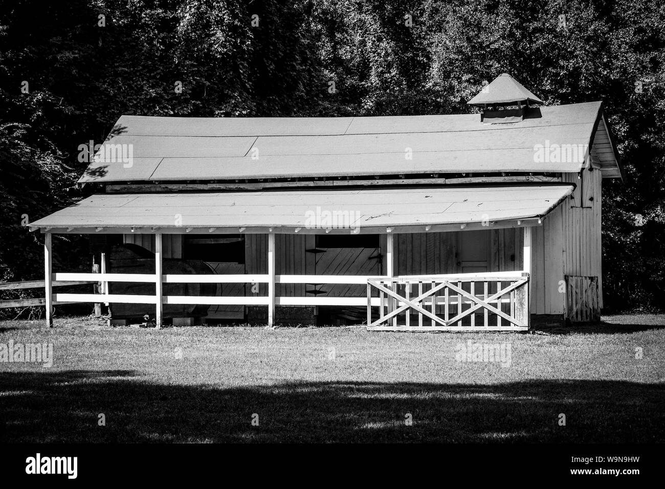 Le vieillissement de la main horse stable construit à Rowan Oak par du prix Pulitzer William Faulkner, à son domicile place dans Oxford, MS, ETATS UNIS Banque D'Images