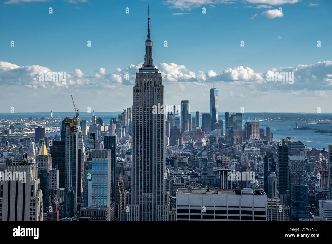 Cnj lower Manhattan avec l'Empire State Building à partir d'un point haut à Midtown Banque D'Images