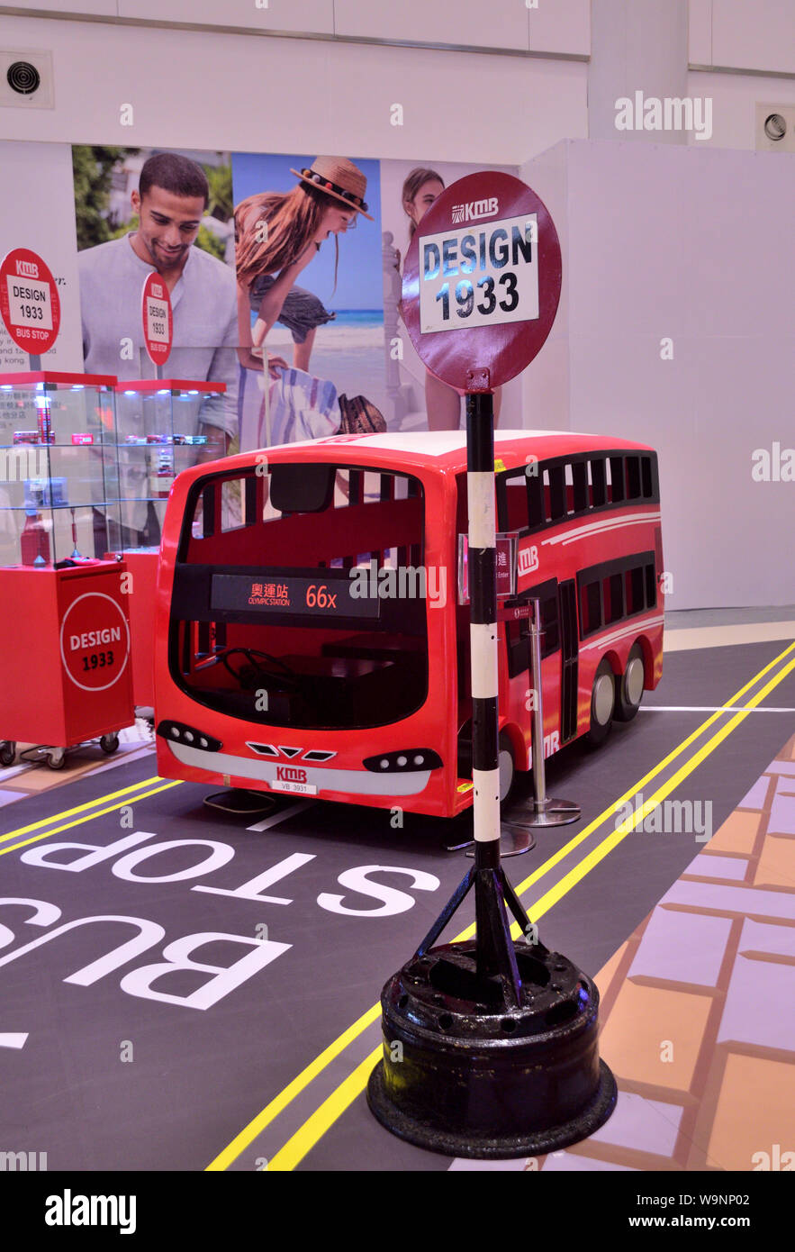 Sur la route de bus modèle qui s'affiche dans une galerie marchande, Hong Kong Banque D'Images