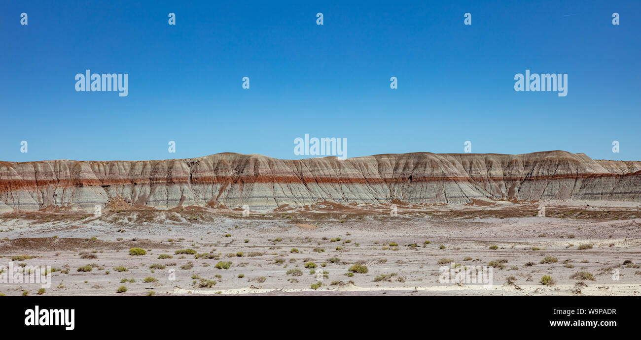Painted Desert de l'Arizona, États-Unis d'Amérique vue panoramique, ensoleillée journée de printemps, ciel bleu clair, Banque D'Images