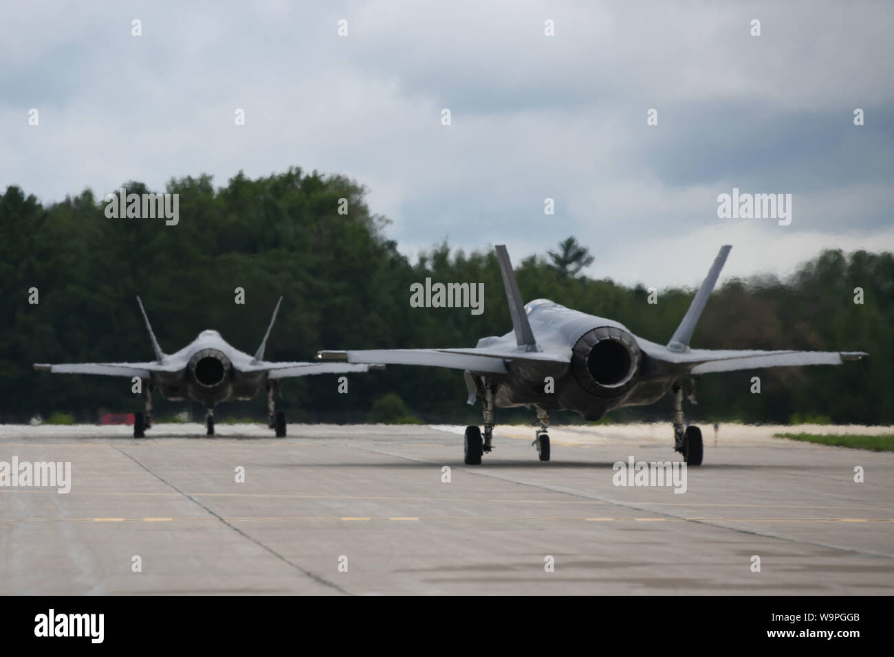 Un duo de 33e Escadre de chasse F-35A Lightning II préparez-vous au décollage, pendant l'exercice de la foudre à Volk Field, Wisconsin, le 13 août 2019. Près de 1 000 militaires provenant de 20 unités différentes se sont rendus à la base de la Garde nationale d'Air Wisconsin à participer à l'exercice de la force totale. (U.S. Air Force photo par un membre de la 1re classe Heather Léveillé) Banque D'Images