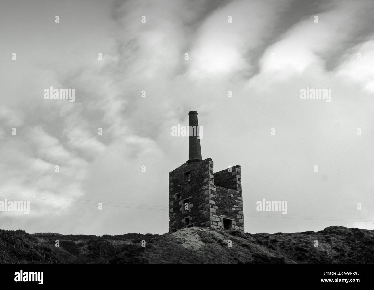 Tin mine abandonnée monochrome engine house, Cornwall Banque D'Images