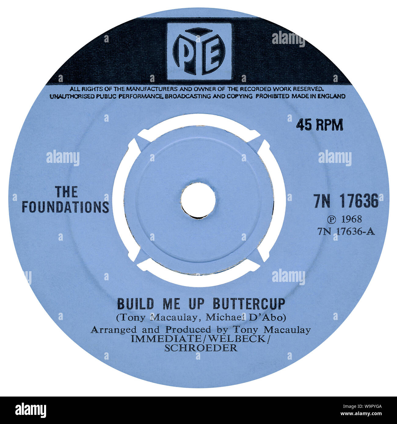 UK 45 tr/min d'un seul pas l'indifférence par les fondations sur le label Pye de 1968. Écrit par Tony Macaulay et Mike D'Abo et arrangé et produit par Tony Macaulay. Banque D'Images