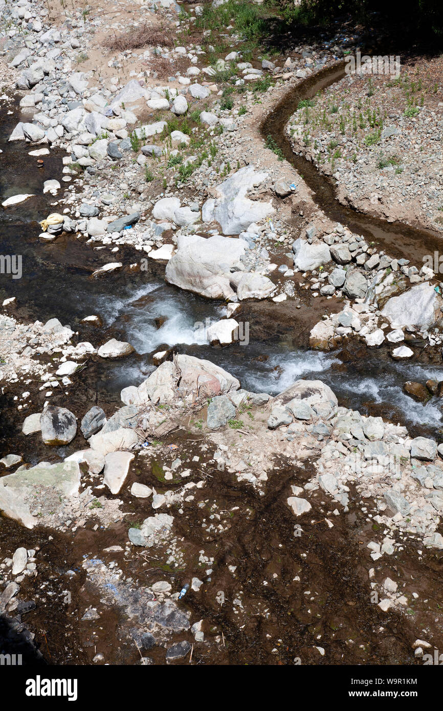 Rivière à Sti Fadma, vallée de l'Ourika dans les montagnes de l'Atlas, Maroc Banque D'Images