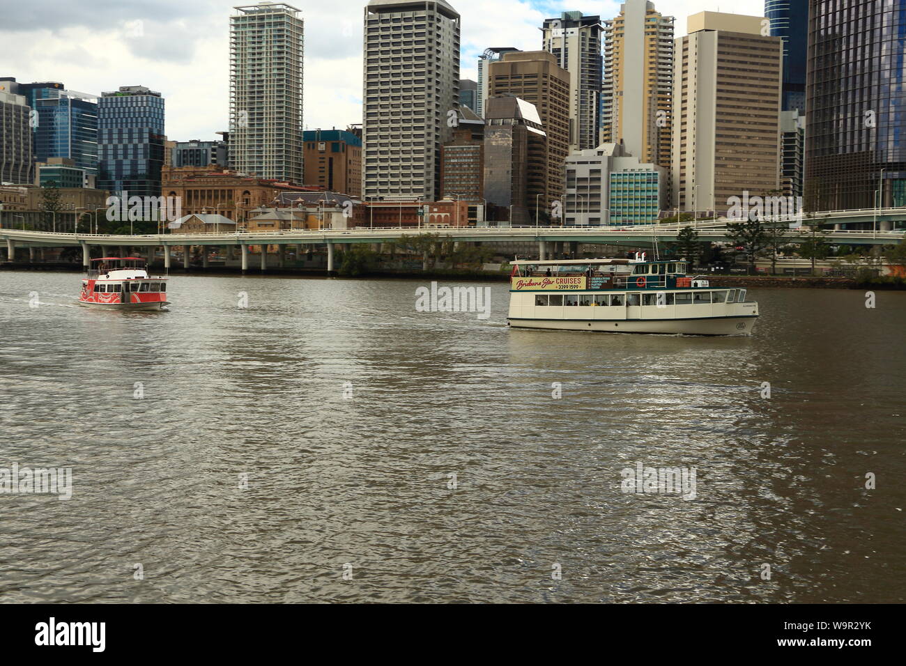 Le bac sur la rivière Brisbane City Banque D'Images