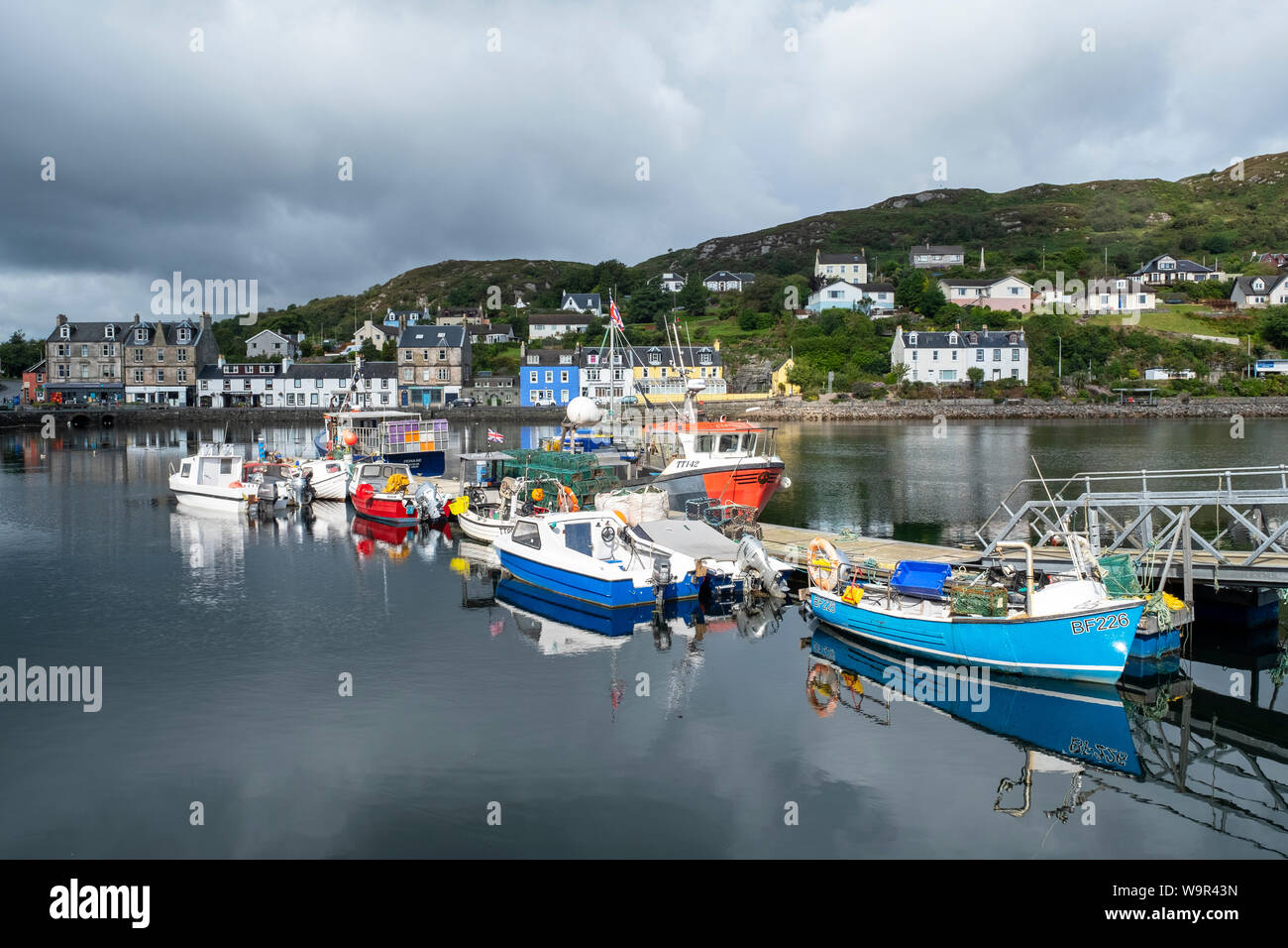 Une vue sur le port de Tarbert, sur la péninsule de Kintyre, Argyll, Scotland. Banque D'Images