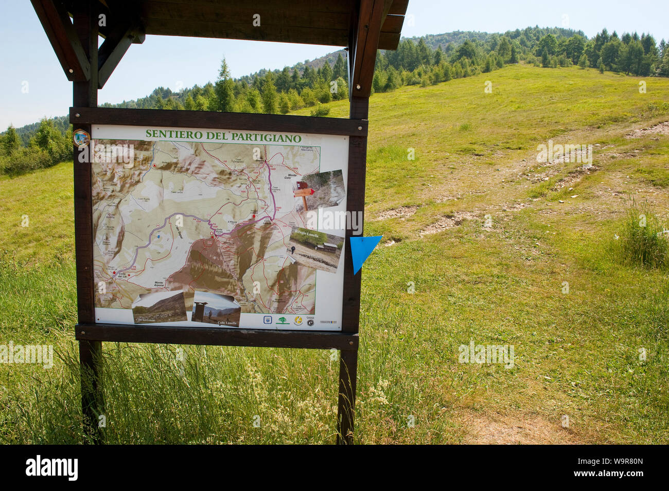 Conseil info, partisan à pied, chemin Colle Lunella, Viu, Turin, Piémont, Italie, Europe Banque D'Images