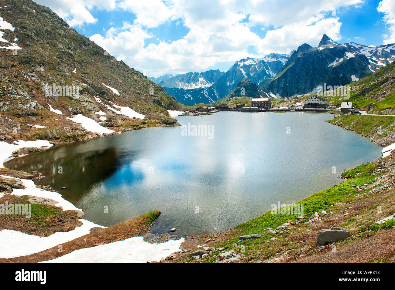 Lac de montagne, le Grand Saint Bernard Pass, Col du Grand Saint Bernard, Colle del Gran San Bernardo, canton du Valais, Suisse, région d'aoste, Italie Banque D'Images