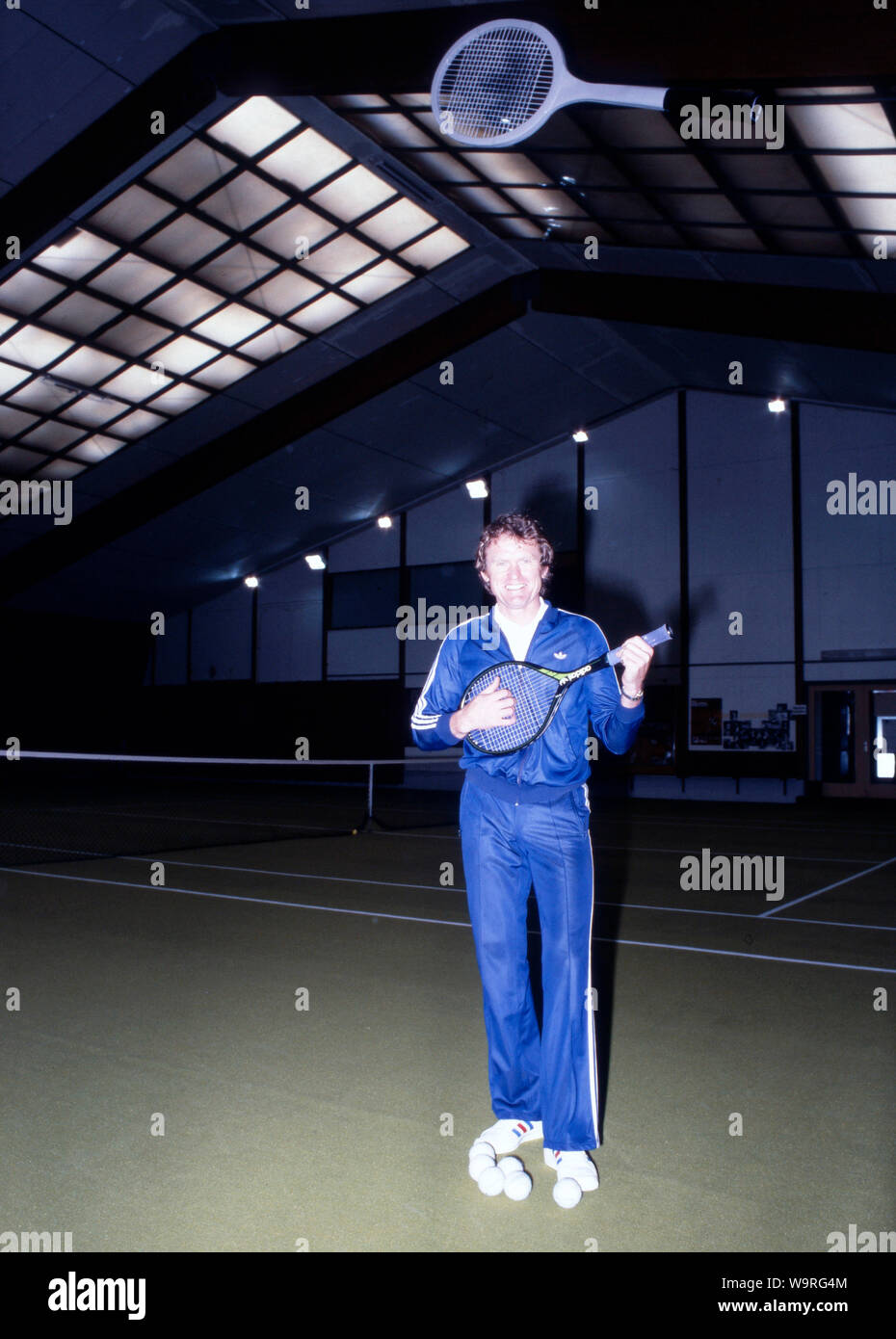 Sepp Maier, ehemaliger deutscher Fußballtorwart, dans der Oline Gestion, Deutschland 1986. L'ancien gardien allemand Sepp Maier lors d'une salle de tennis, Allemagne 1986. Banque D'Images