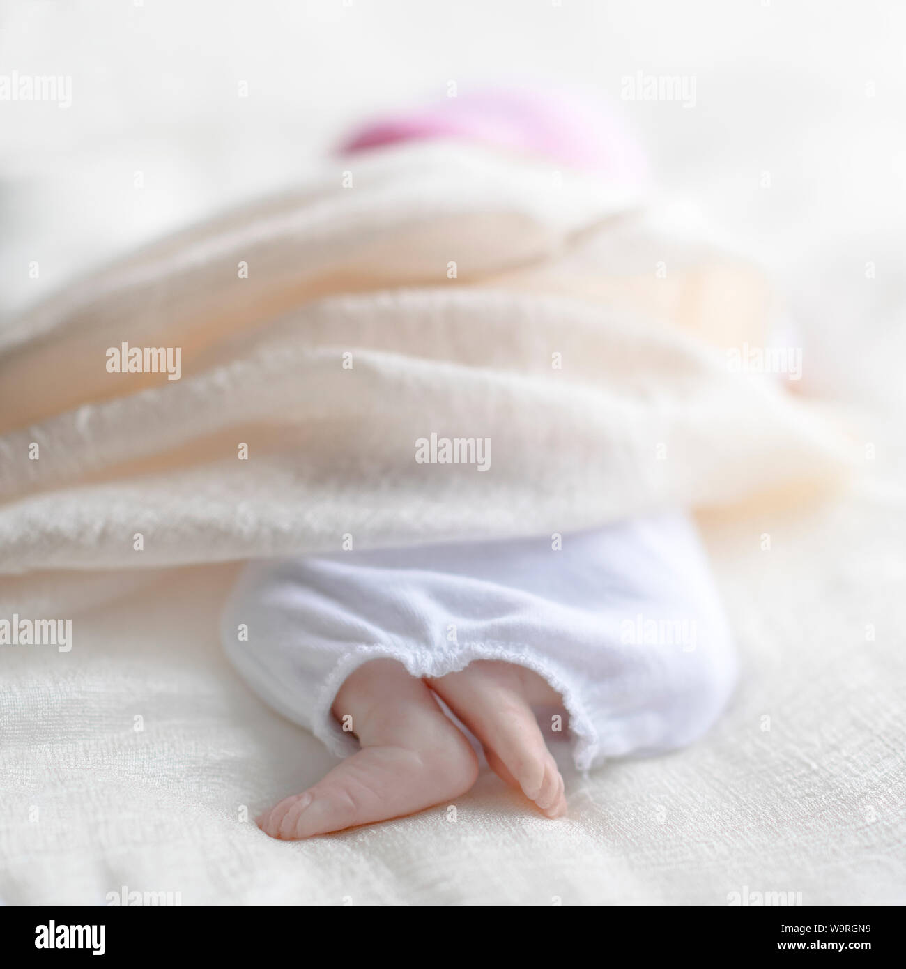 Premature Reborn Doll Tourne Pour Representer Bebe Premature Et Cot Death Syndrome Carre Libre Pour Copier Du Texte Et De L Espace Photo Stock Alamy Premature Reborn Doll Tourne Pour Representer Bebe Premature Et Cot Death Syndrome Carre Libre Pour Copier Du Texte Et De L Espace Photo Stock Alamy