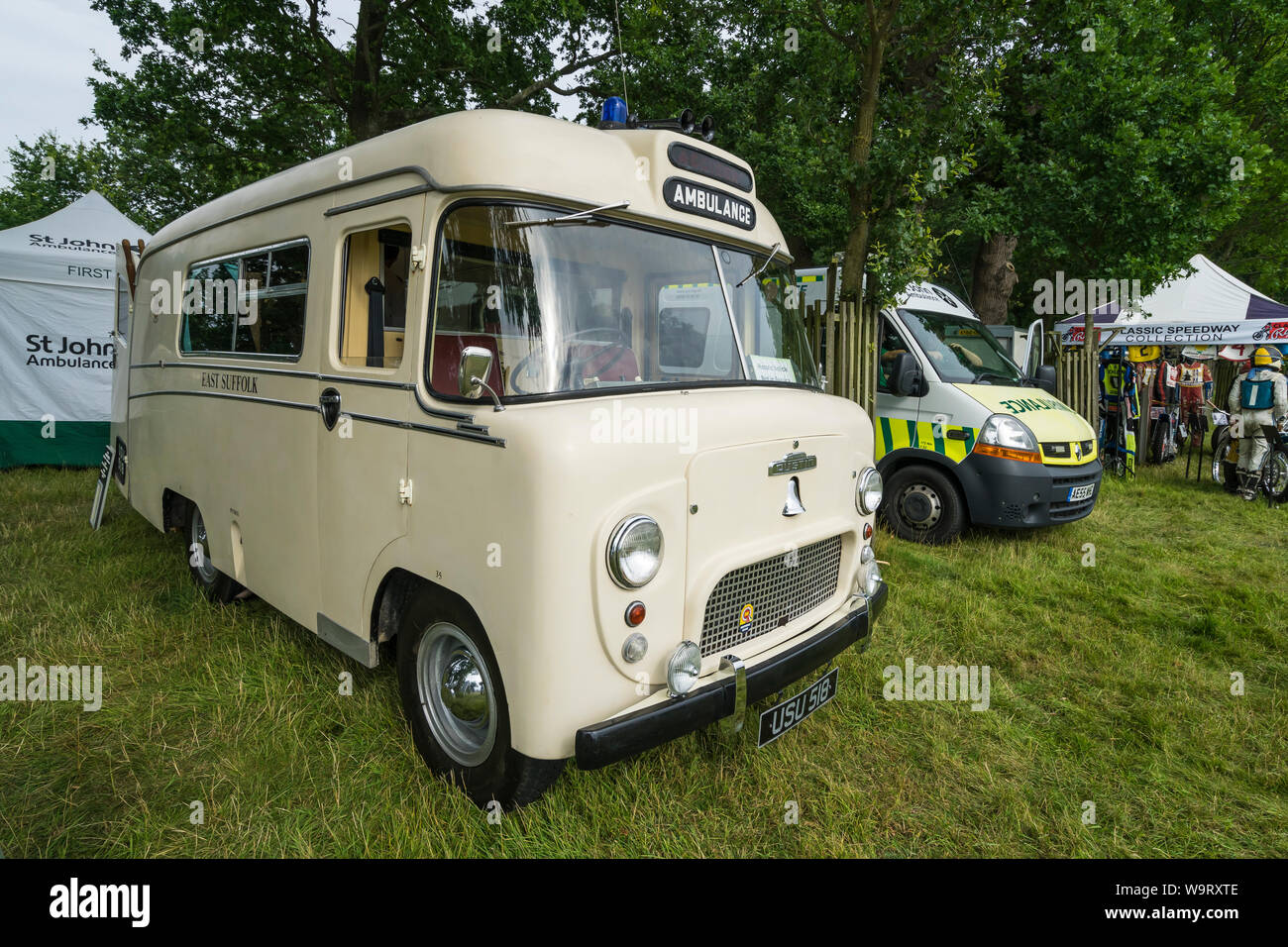 Old style à l'Ambulance Austin Helmingham Festival of Classic & Sports Cars 2019 Banque D'Images