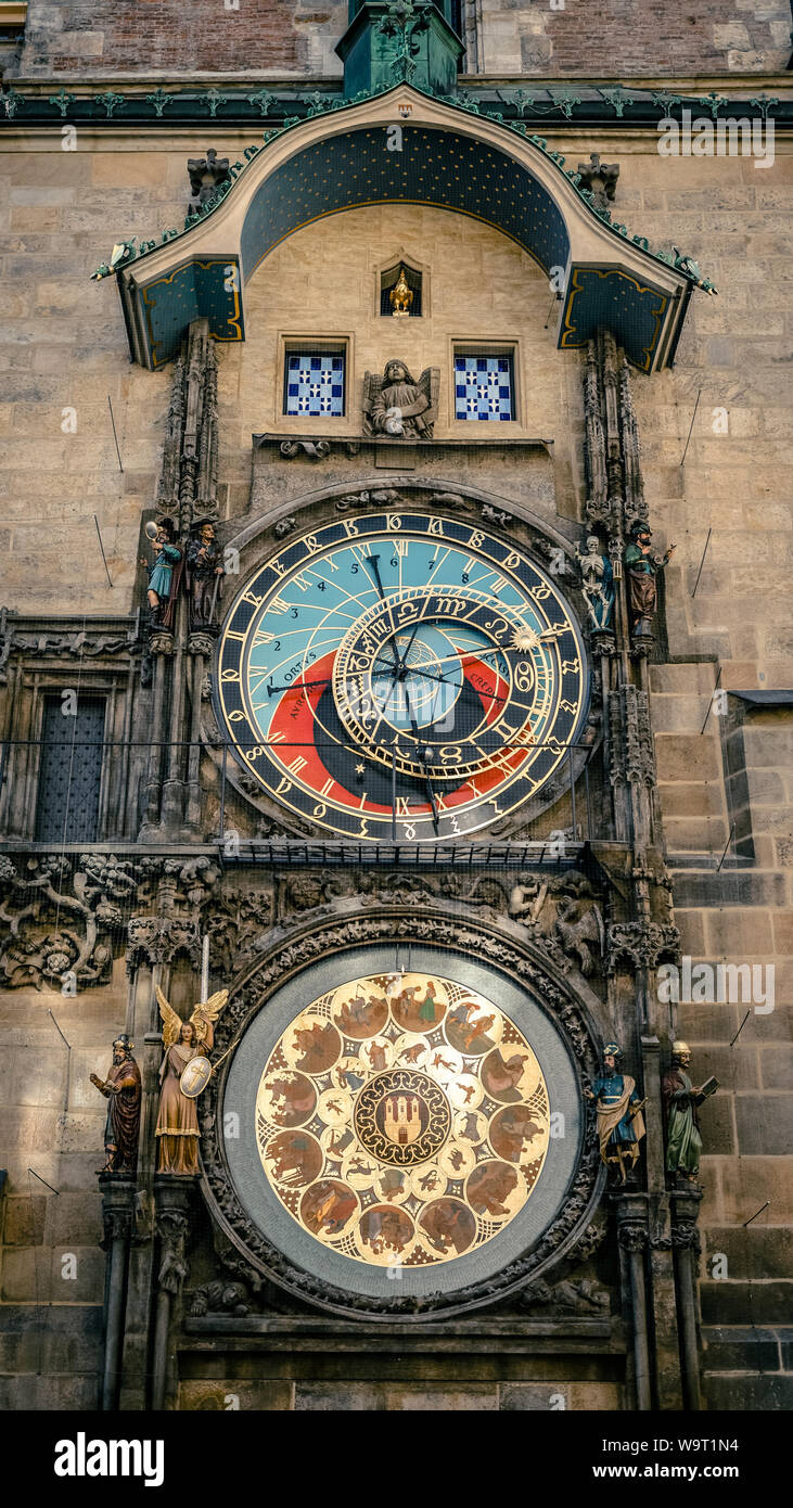 Horloge astronomique de la tour du vieil hôtel de ville à la place Staromestska à Prague Banque D'Images