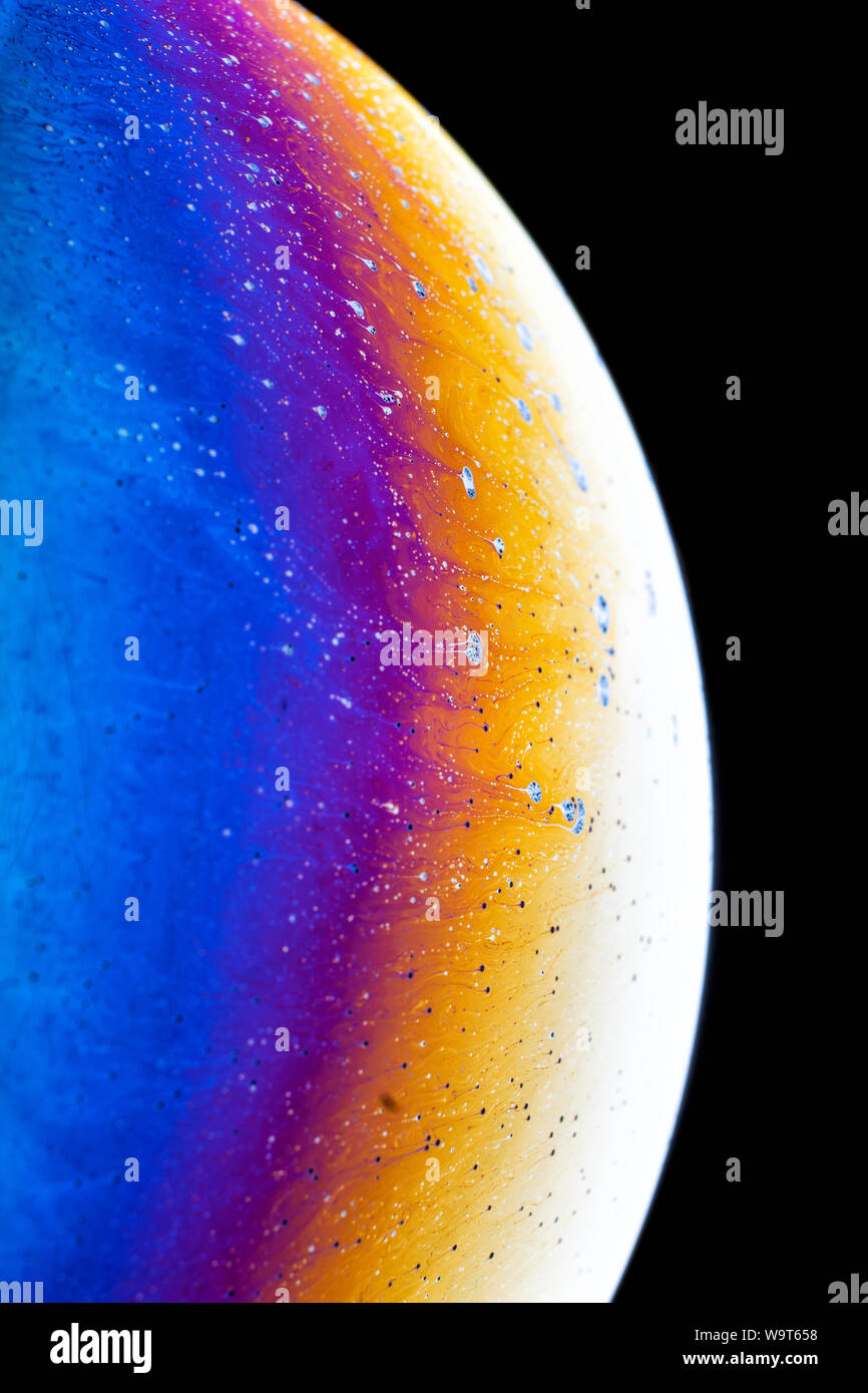 Motif fantaisie incroyable de l'eau savonneuse résumé fond demi-cercle. Modèle de l'univers planètes ou l'espace cosmique. Beaucoup d'espace pour la publicité des étiquettes. Banque D'Images
