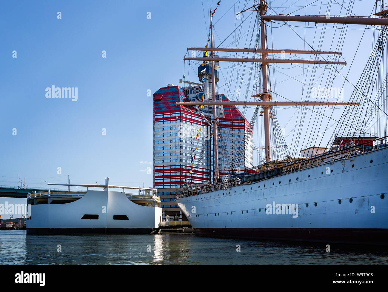 Le bâtiment rouge à lèvres et la voile de bateau Hôtel à Göteborg, en Suède le 26 juillet 2019 Banque D'Images