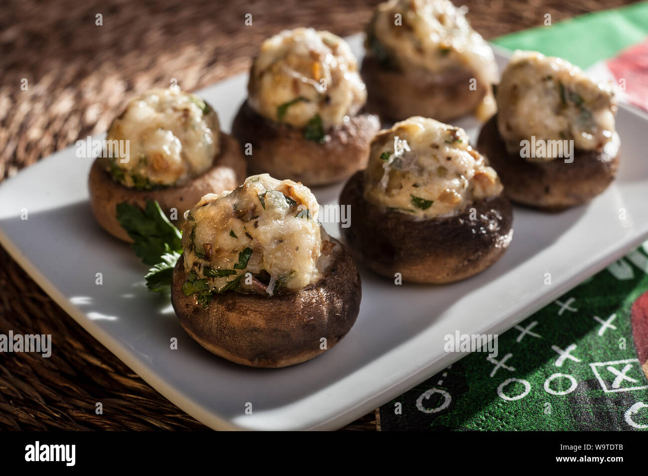 Asiago poulet Champignons farcis Banque D'Images