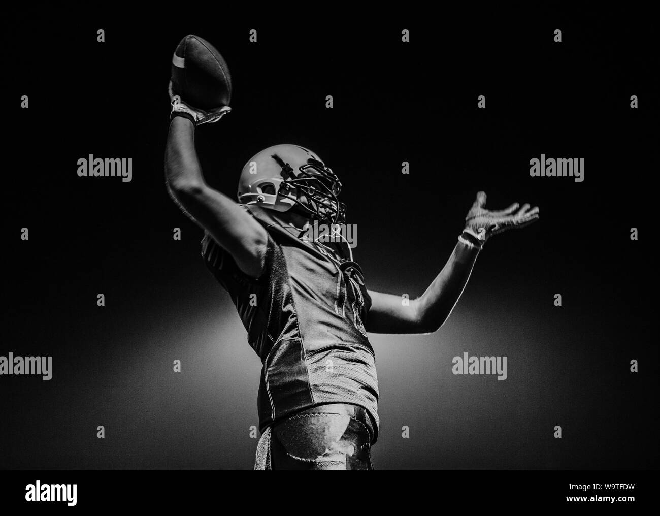 Portrait of a Teenage boy playing football américain, California, United States Banque D'Images