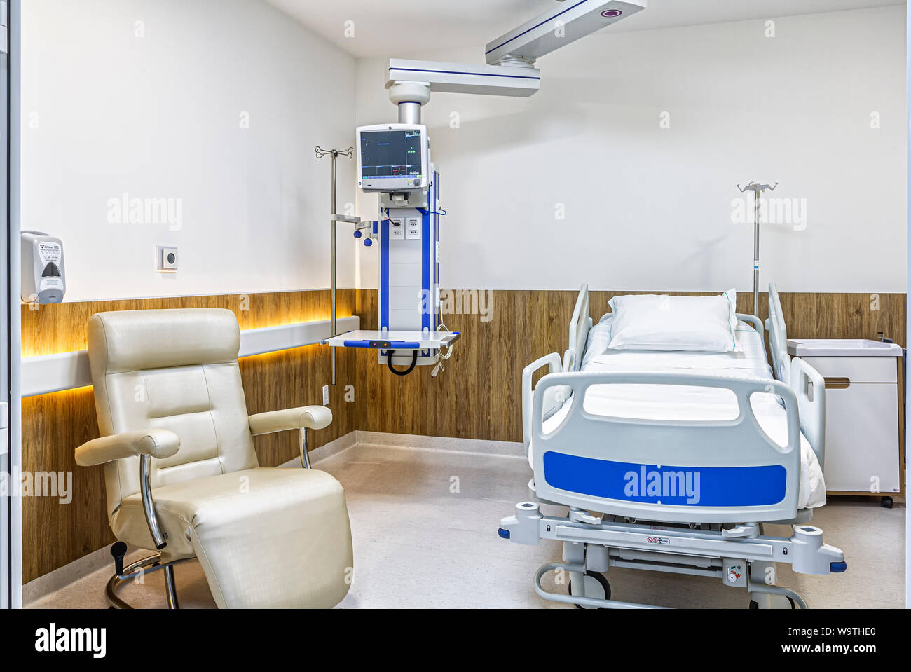 L'unité des soins intensifs modernes d'un hôpital privé dans le sud du Brésil. Florianopolis, Santa Catarina, Brésil. Banque D'Images L'unité des soins intensifs modernes d'un hôpital privé dans le sud du Brésil. Florianopolis, Santa Catarina, Brésil. Banque D'Images