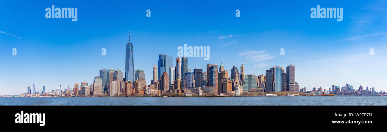 Une image panoramique de Manhattan vu de la rivière Hudson. Banque D'Images