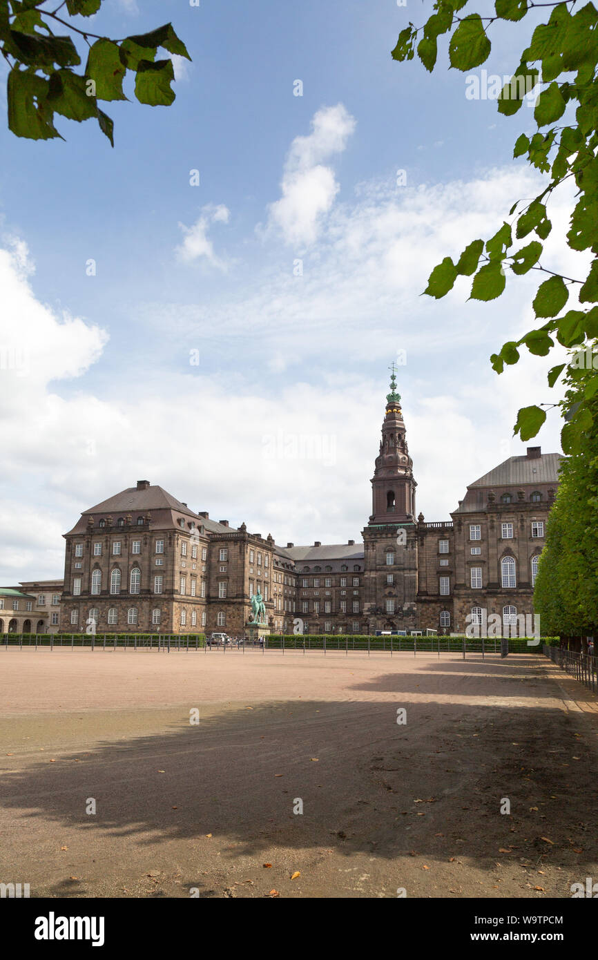 Palais Christiansborg Copenhagen extérieurs ; le siège du Parlement danois, Slotsholmen, Copenhague, Danemark, Scandinavie Europe Banque D'Images
