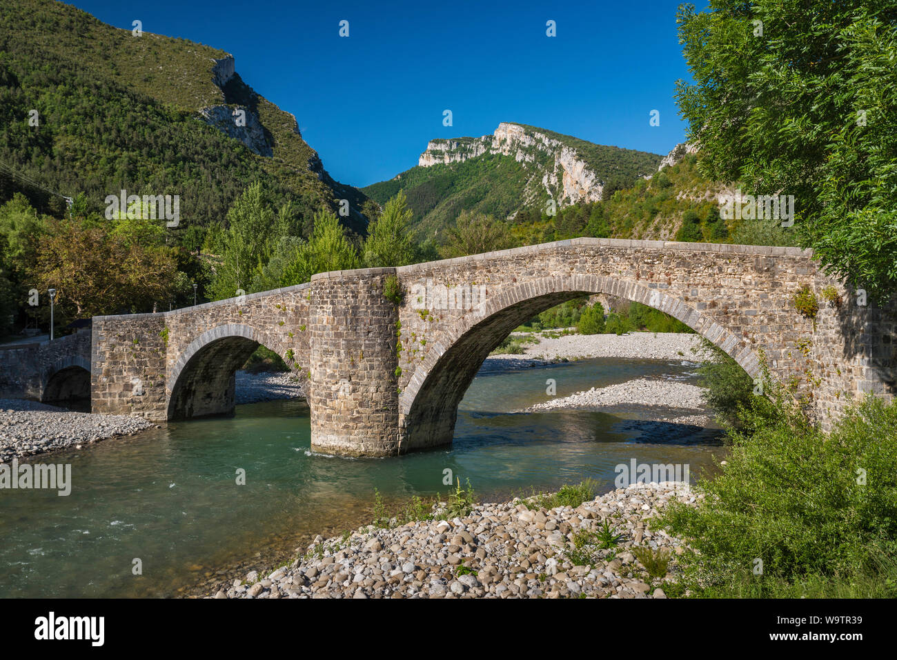 Pont romain sur l'Esca à Rio (Burgui Burgi), Valle del Roncal, Pyrénées, Navarra, Espagne Banque D'Images