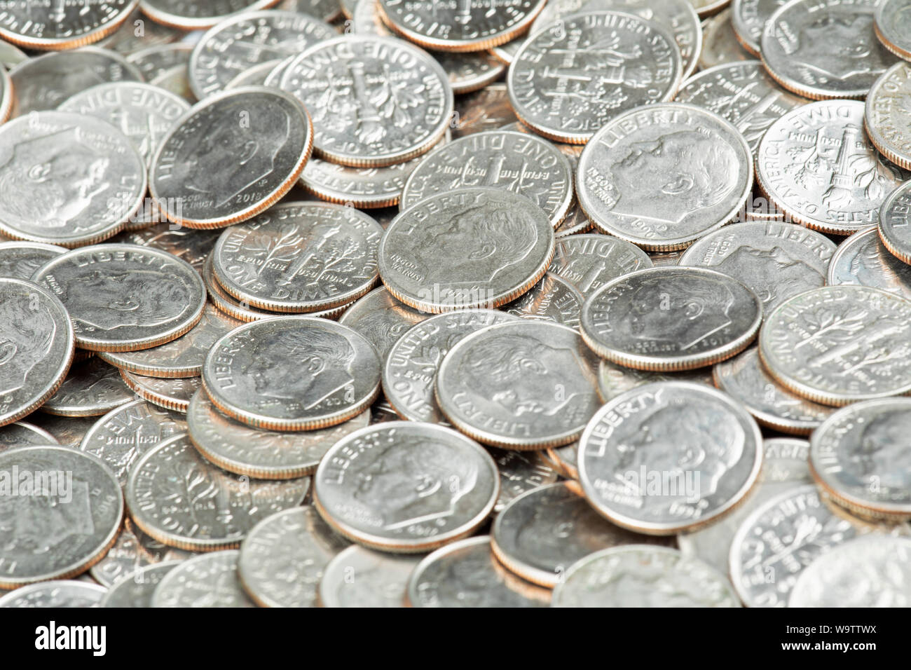 Un contexte de United States Dime Coins Close up Banque D'Images