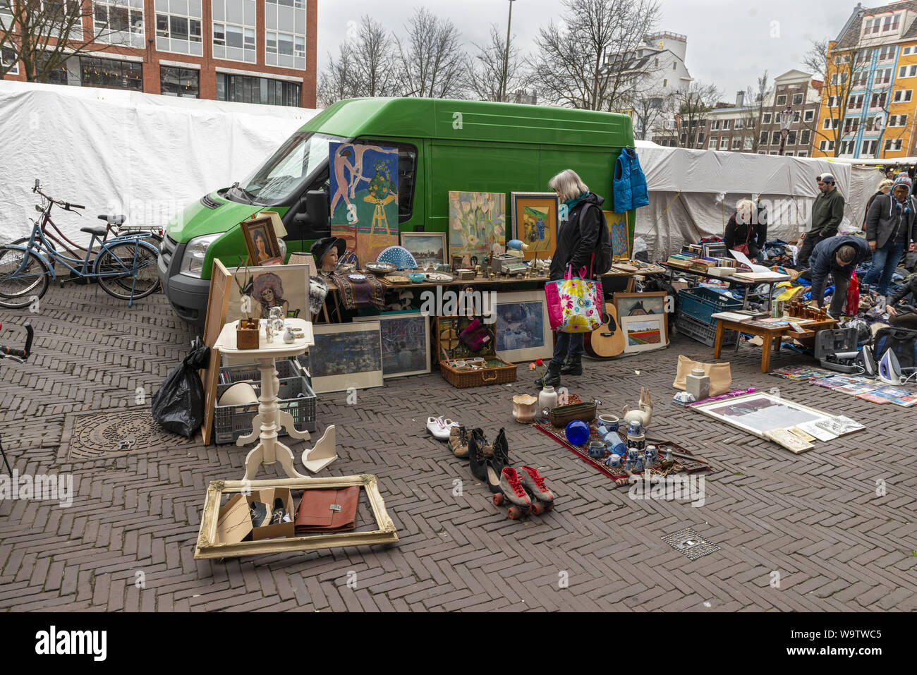 Amsterdam, Pays-Bas, 14/04/2018, vide grenier dans les rues de la capitale  Photo Stock - Alamy