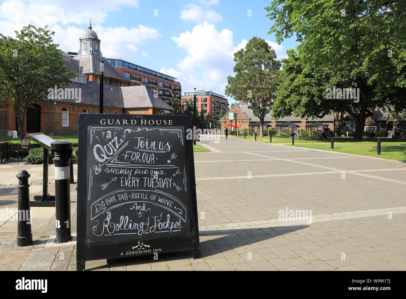 Le poste de garde, Woolwich's village central pub & restaurant, sur place, en ligne directe de l'Arsenal Royal, SE England, UK Banque D'Images