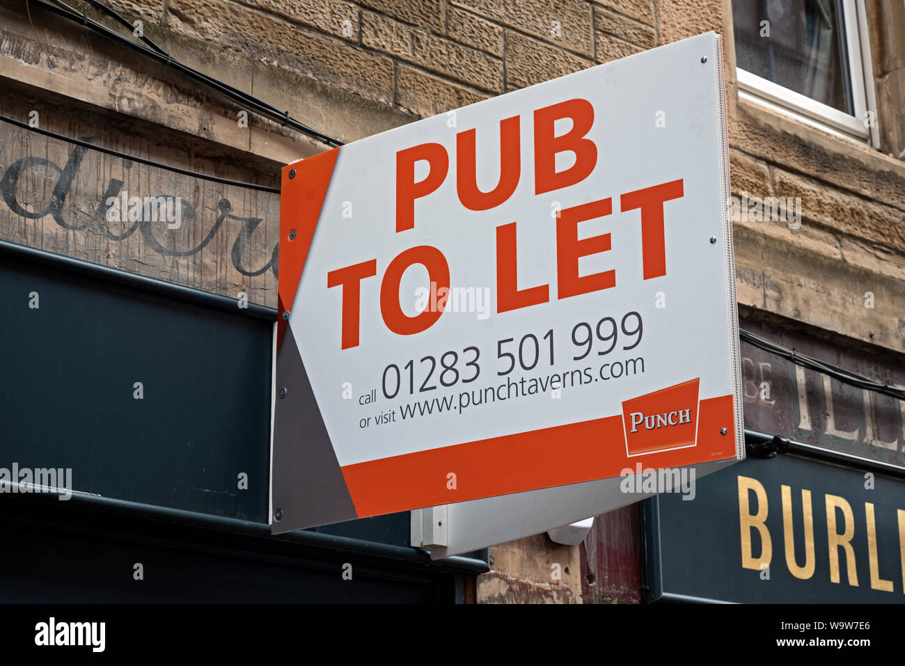 Pub pour laisser signe sur un public house à Édimbourg, Écosse, Royaume-Uni. Banque D'Images