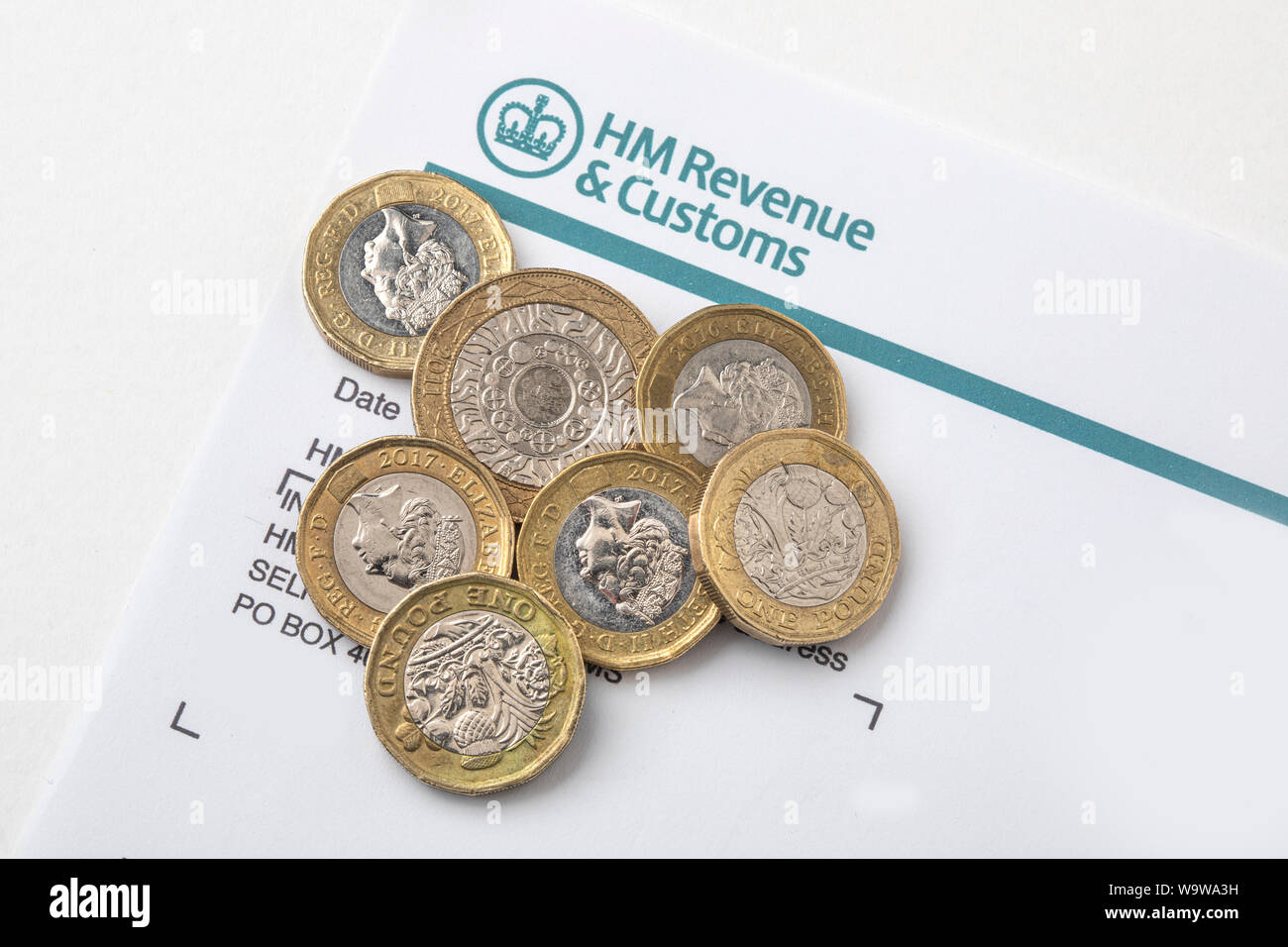 Une forme de HMRC avec de l'argent Banque D'Images