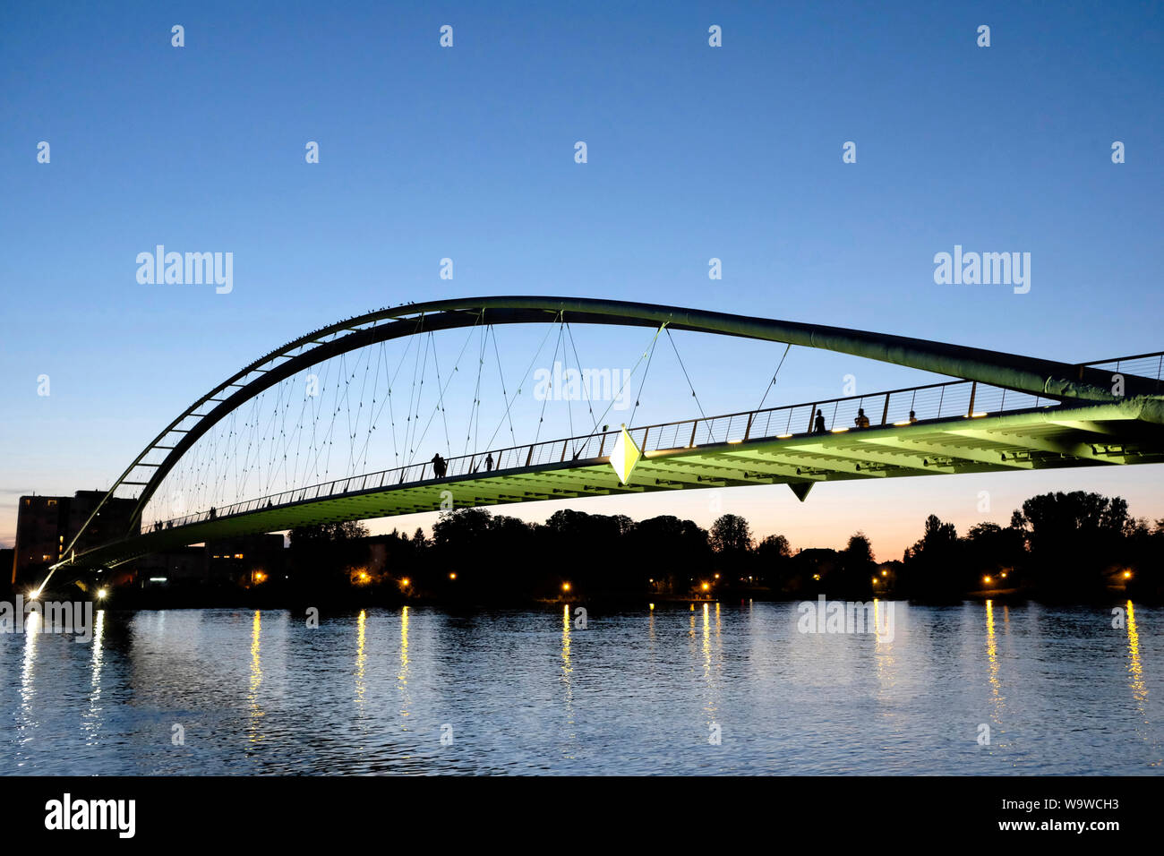 Vue des trois pays bridge qui relie les villes de Huningue en France avec la ville allemande de Questions Fréquentes Questions fréquentes La Banque D'Images