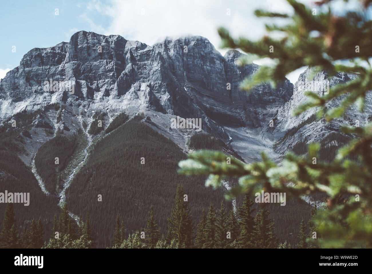 CANMORE ROCKY MOUNTAIN NATIONAL PARK ALBERTA CANADA Banque D'Images