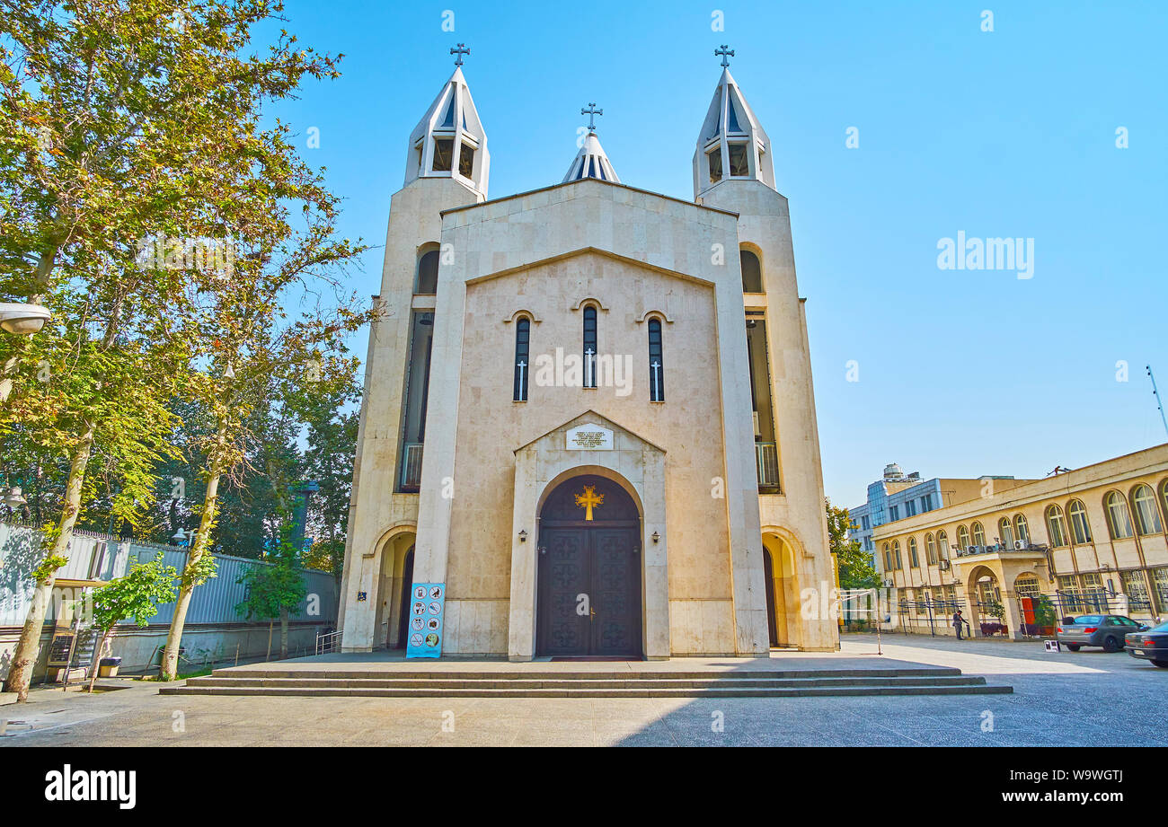 La modeste façade de la cathédrale arménienne de saint Sarkis, situé dans Karimkhan Zand street à Téhéran, Iran Banque D'Images