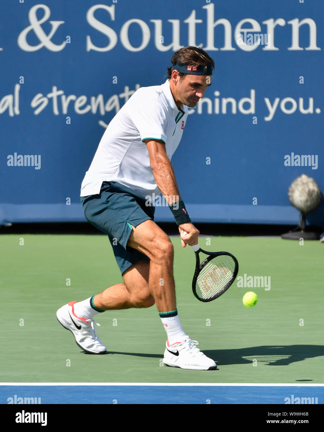 Mason, Ohio, USA. Août 15, 2019. 15 août 2019 : Roger Federer (SUI) perd d'Andreï Roublev (RUS) 6-3, 6-4, à l'Ouest et le Sud de l'ouvrir aux Lindner Family Tennis Center à Mason, en Ohio. © Ã' Tennisclix Billman Leslie/crédit/CSM : Cal Sport Media/Alamy Live News Banque D'Images