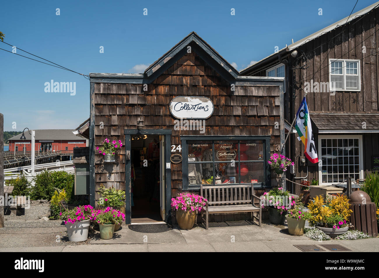 Façades victoriennes, au bord de l'eau dans la communauté de l'île de Whidbey, Manali. Près de la péninsule Olympique, Washington, USA. Banque D'Images