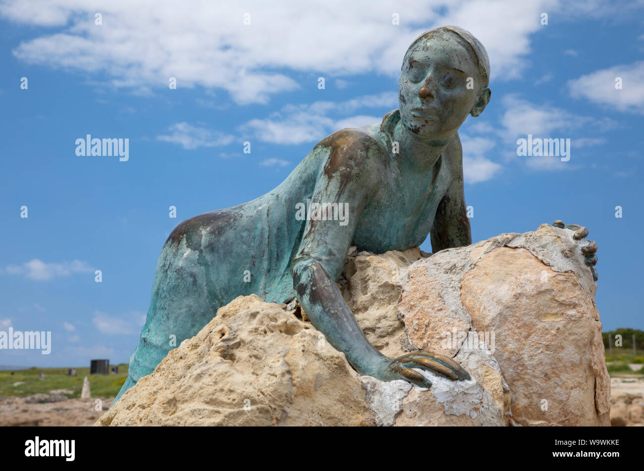 'Sol Alter" statue en bronze par Anna Maria Ioannidou fort près de Paphos, Kato Pafos, Chypre. Banque D'Images