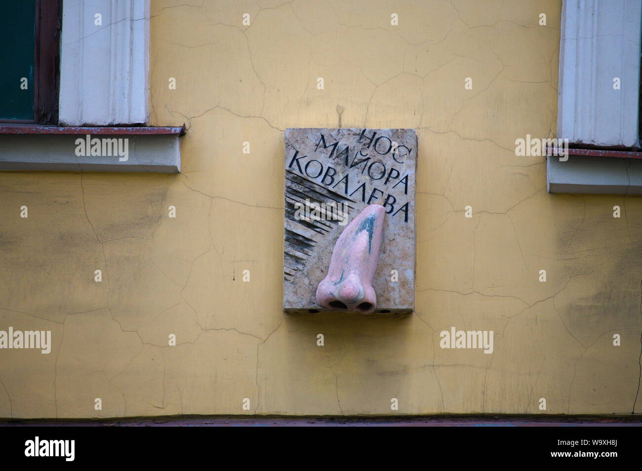 Nez du major Kovalev sur un mur d’un immeuble d’appartements à Voznesenskiy Prospect à Saint-Pétersbourg, en Russie Banque D'Images