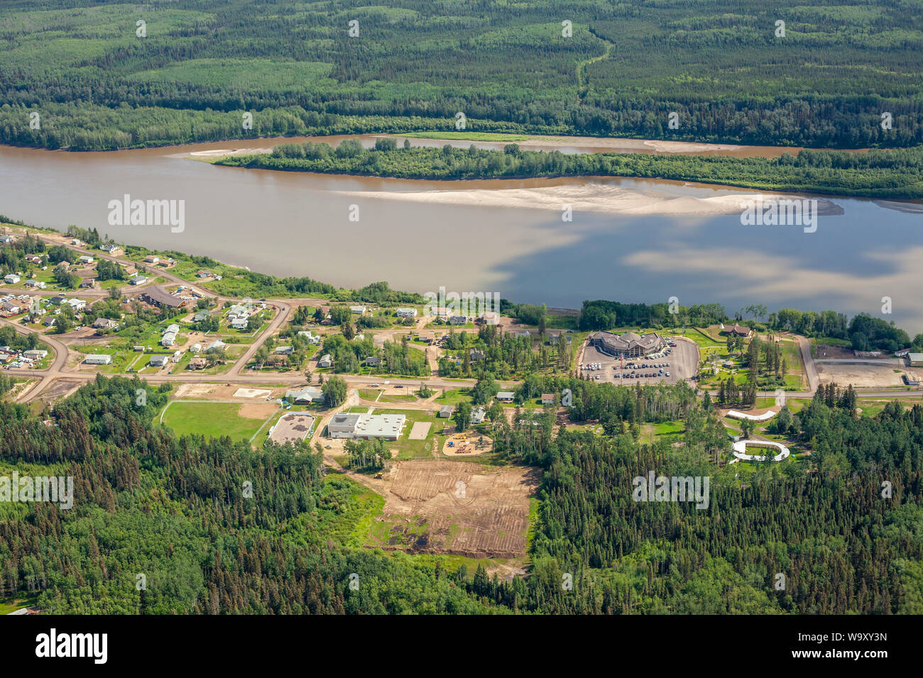 Photo aérienne de la Première Nation de Fort McKay, localité située au nord de Fort McMurray, dans la région des sables bitumineux de l'Alberta, Canada. Banque D'Images